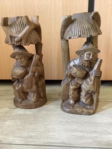 Set van 2 houten beelden beschikbaar voor biedingen