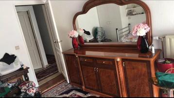 Make up tafel met opslag beschikbaar voor biedingen