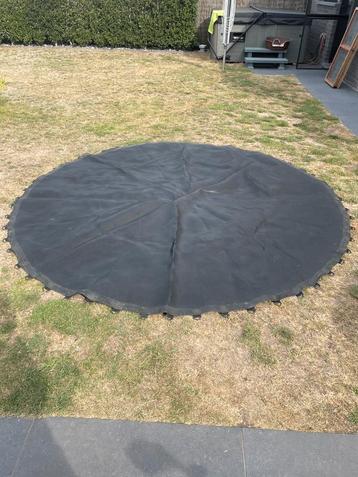 Onderdelen trampoline in goede staat beschikbaar voor biedingen