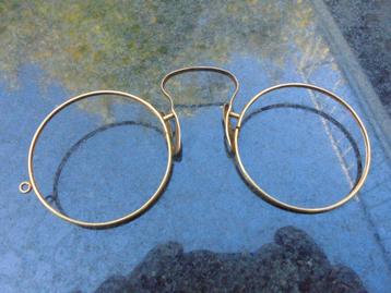 Gouden bril, bril, bril van goud, antieke bril. beschikbaar voor biedingen