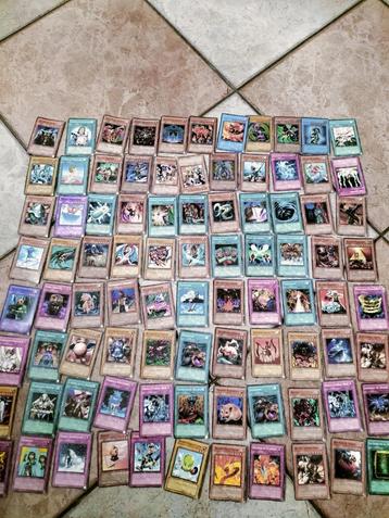 Pak van 80 Yu-gi-uh-kaarten  beschikbaar voor biedingen