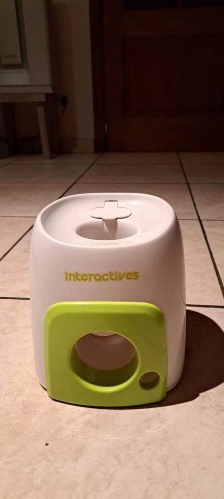 Interactief hondenspel (bal en snoep), Dieren en Toebehoren, Hondenspeelgoed, Zo goed als nieuw, Apporteerspeelgoed, Ophalen of Verzenden