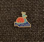 PIN - MIEUX VAUT TARD QUE JAMAIS - SLAK - ESCARGOT, Verzenden, Gebruikt, Overige onderwerpen, Speldje of Pin