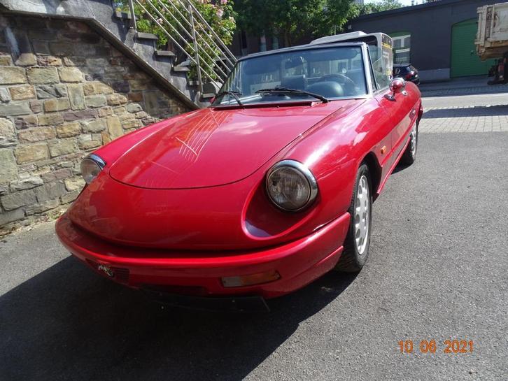 Auto oldtimer, Auto's, Alfa Romeo, Particulier, Spider, Benzine, Cabriolet, 2 deurs, Handgeschakeld, Rood, Zwart, Kunstmatig leder