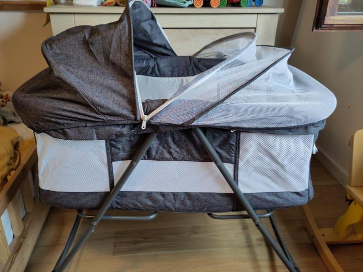 Reiswieg baby met schommelfunctie, kap en muggennet, Kinderen en Baby's, Babywiegjes en Ledikanten, Zo goed als nieuw, Reisbedje