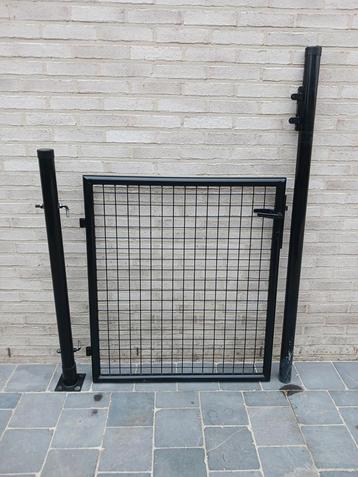 Tuinpoortje zwart in goede staat te koop. beschikbaar voor biedingen