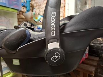 Maxi cosi (inclusief slaapzakje) beschikbaar voor biedingen