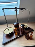 Apotheker weegschaal, Ophalen