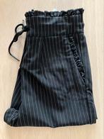 Zwarte broek met witte krijtstreep - Only - maat S/32, Vêtements | Femmes, Culottes & Pantalons, Comme neuf, Taille 36 (S), Noir