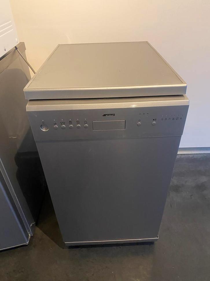 SMEG vaatwasser - smaller model voor kleinere keuken, Elektronische apparatuur, Vaatwasmachines, Zo goed als nieuw, Ophalen