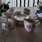 Servies 8 tassen,ondertassen,melkkan en suikerpot slechts 8€, Antiek en Kunst, Ophalen