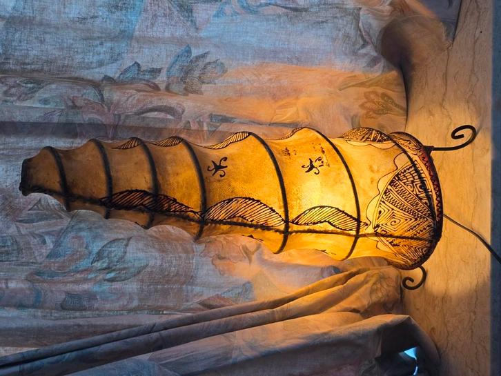 Antique Tuareg camel Leather Lamp – Handmade African Art Pie, Antiek en Kunst, Kunst | Schilderijen | Modern, Ophalen of Verzenden