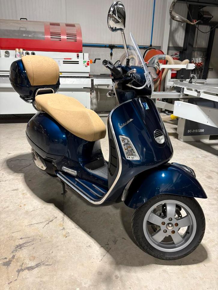 Zeer mooie vespa gts 125cc 4300km !, Motoren, Motoren | Piaggio, Particulier, Ophalen
