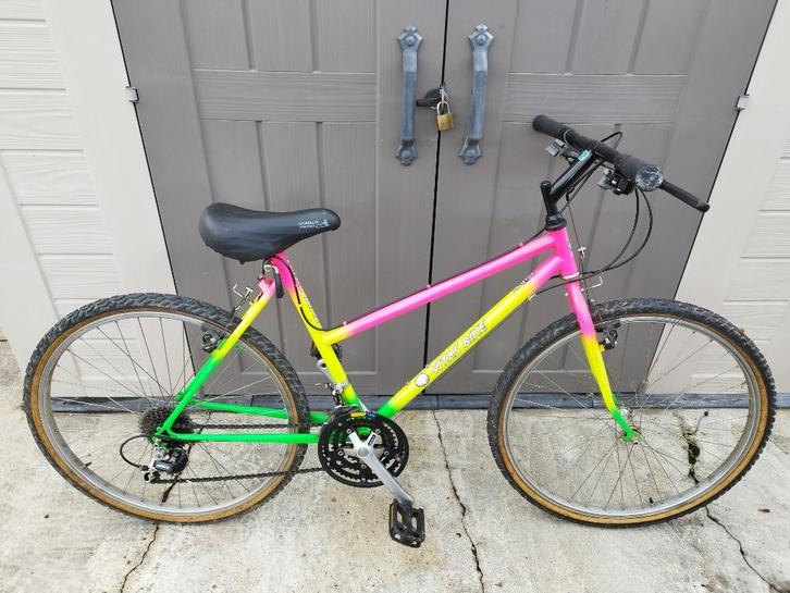 ‍️ Vélo VTT Femme 22 pouces – À saisir !, Fietsen en Brommers, Fietsen | Mountainbikes en ATB, Gebruikt, Dames, Overige merken