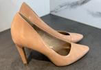 Pumps Marco Tozzi beige lakleder maat 39, Kleding | Dames, Schoenen, Ophalen, Zo goed als nieuw, Beige, Pumps