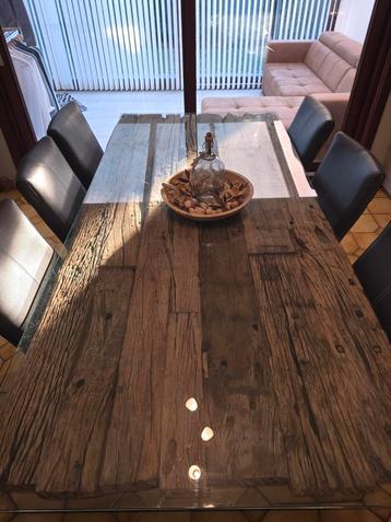 Desing tafel met massief hout en glazen blad beschikbaar voor biedingen