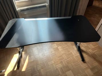 Gaming bureau rgb beschikbaar voor biedingen