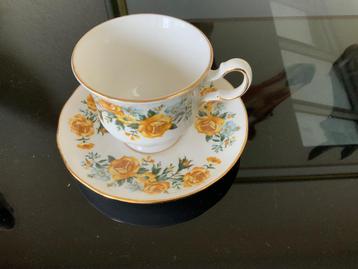 Vintage theekopje en schotel Royal vale beschikbaar voor biedingen
