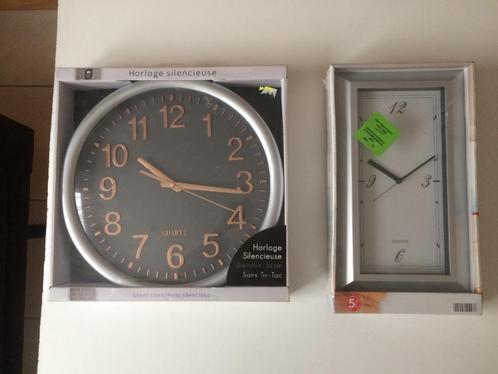 Horloge quartz neuve (2 modèles différents au choix), Maison & Meubles, Accessoires pour la Maison | Horloges, Neuf, Horloge murale