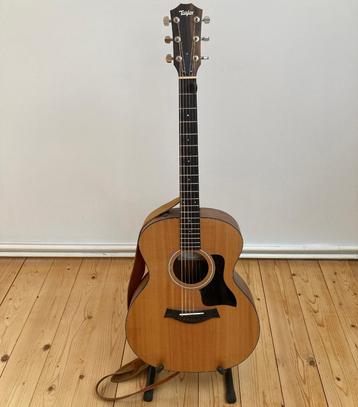 Acoustische gitaar Taylor 114e - werkelijk als nieuw ! beschikbaar voor biedingen