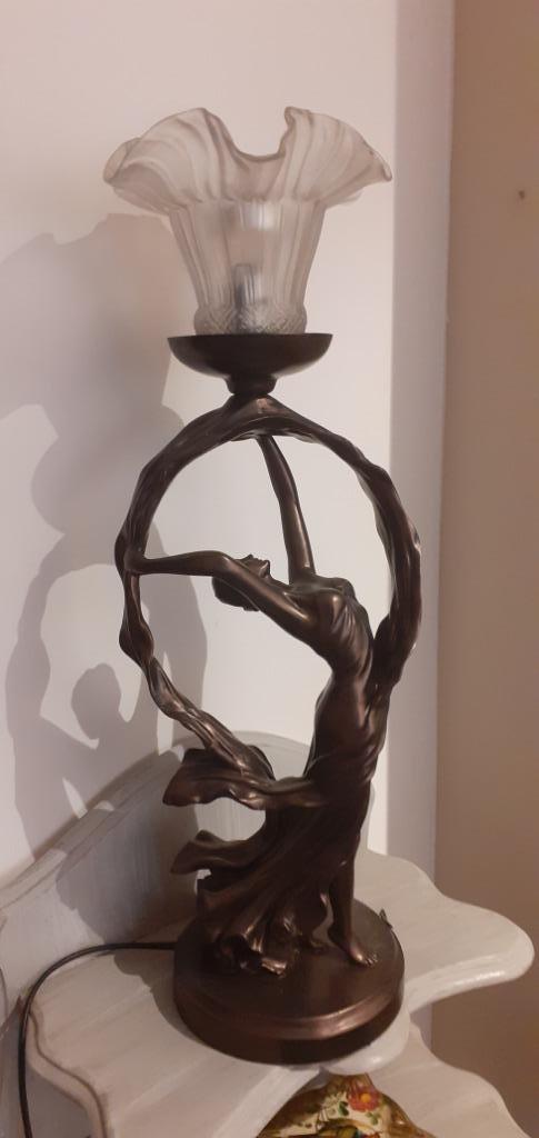 Jolie lampe style ancien., Huis en Inrichting, Lampen | Tafellampen, Gebruikt, 50 tot 75 cm, Kunststof, Metaal, Ophalen