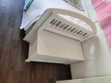 Banc de chambre d'enfant IKEA avec rangement