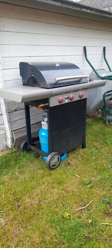 Barbecue op gas met 3 branders. 
