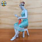 Art deco stijl porselein beeldje vrouw met pepers Hollohaza, Ophalen of Verzenden
