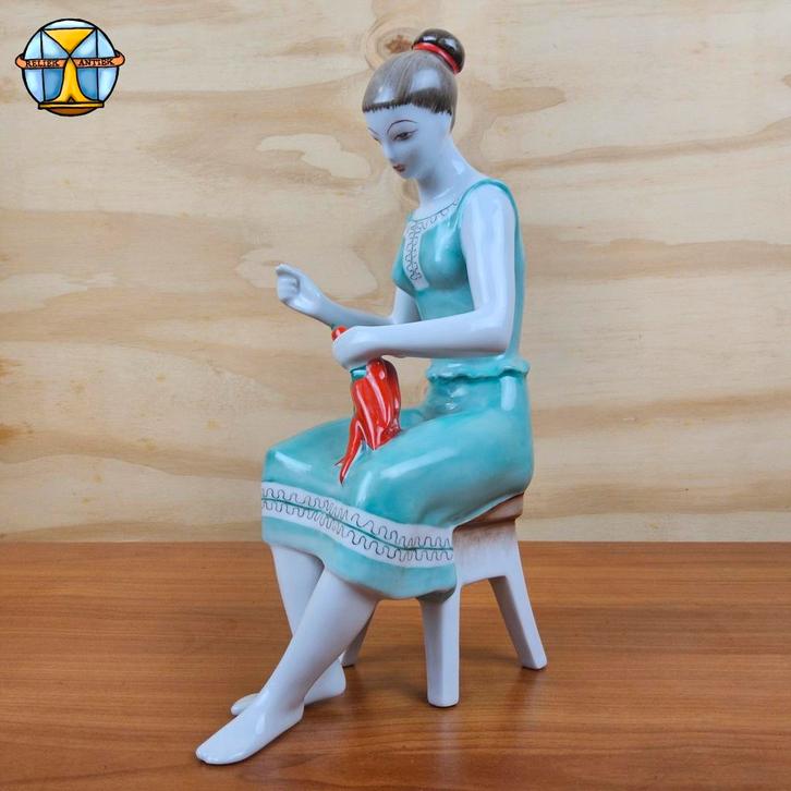 Art deco stijl porselein beeldje vrouw met pepers Hollohaza, Antiek en Kunst, Antiek | Porselein, Ophalen of Verzenden