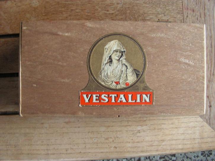 Sigarenkist Vestalin., Verzamelen, Rookartikelen, Aanstekers en Luciferdoosjes, Zo goed als nieuw, Tabaksdoos of Verpakking, Ophalen of Verzenden