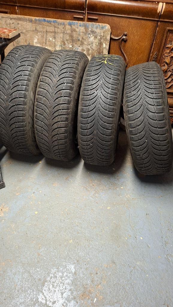 kit kia sportage 4 pneus hiver + 4 jantes très bon etat, Autos : Pièces & Accessoires, Pneus & Jantes, Pneus et Jantes, Pneus hiver