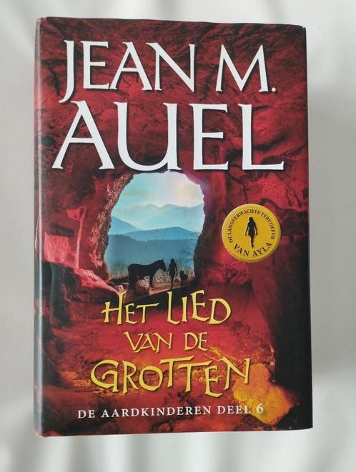 Jean M. Auel - Het lied van de grotten, Boeken, Romans, Zo goed als nieuw, Amerika, Ophalen of Verzenden