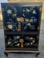 Chinese kast met bloemen en kraanvogels, Ophalen