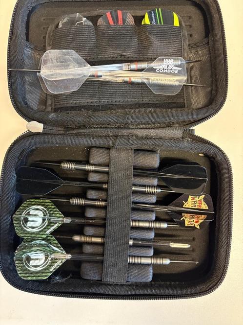 Dartspijlen 3 sets met opbergetui, Sport en Fitness, Darts, Gebruikt, Pijlen, Ophalen