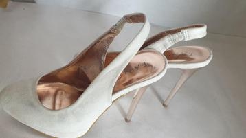 Tango pumps suede wit mt 37, 38, 39, 40 en 41 beschikbaar voor biedingen