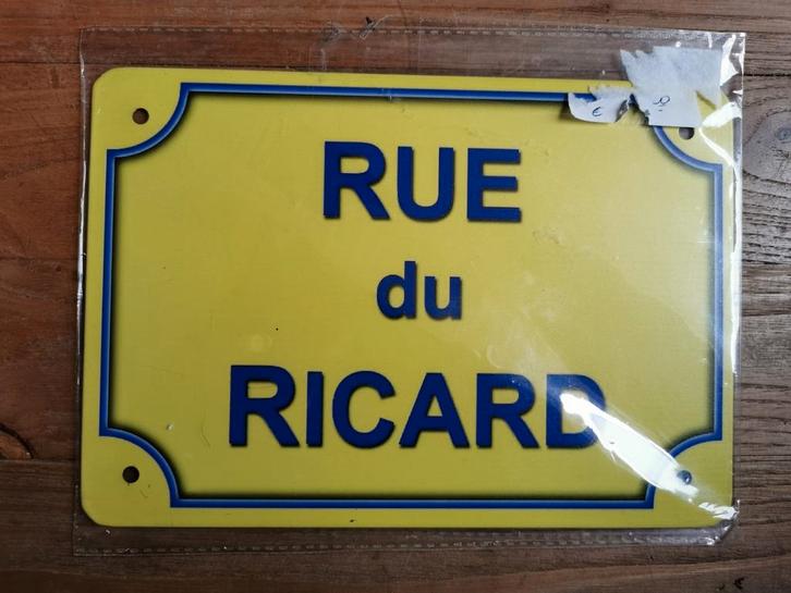 Bordje in metaal 'Ricard'. Uithangbord., Huis en Inrichting, Woonaccessoires | Tekstborden en Spreuken, Zo goed als nieuw, Ophalen of Verzenden