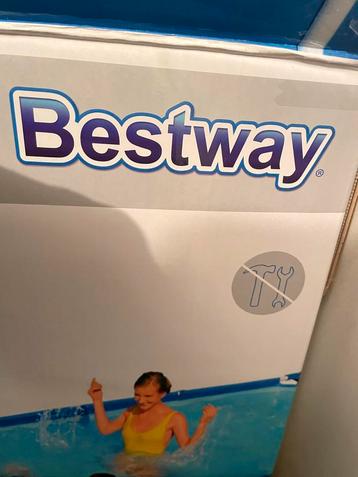 Bestway 4x2,11x0,81. Met pomp, producten en noppenfolie beschikbaar voor biedingen