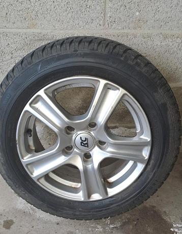 15p lichtmetalen velgen met goede 185/60/15 4-seizoenenbande beschikbaar voor biedingen