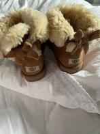 Dames UGG maat 38 2x gedregen te klein gekocht knokke 225 e, Kleding | Dames, Schoenen, Ophalen, Zo goed als nieuw, Beige