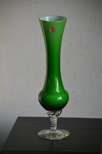 VAAS OP VOET / Glaswerk Italy / groen met witte binnenzijde, Ophalen of Verzenden
