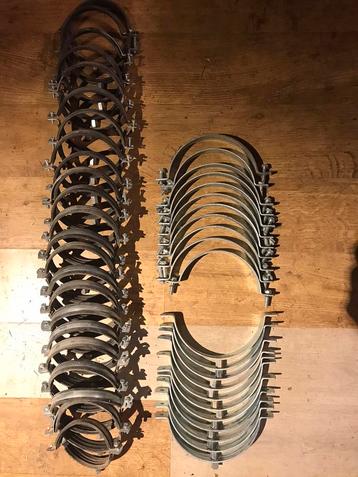 Allerlei buisklemmen beschikbaar voor biedingen