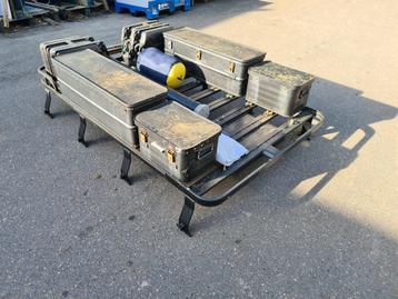 Discovery 1 of 2 of Defender 90"  Frontrunner Roofrack compl beschikbaar voor biedingen