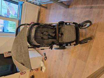 Mutsy EVO kinderwagen + draagmand beschikbaar voor biedingen