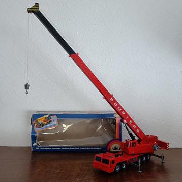 Pompiers à grue hydraulique Siku Faun 1:55 disponible aux enchères