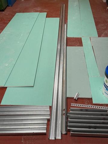 3 panneaux gyproc hydrofuges + chutes + metal stud + enduit beschikbaar voor biedingen