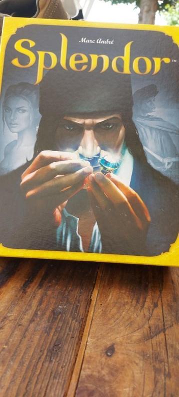 Splendor   strategisch spel beschikbaar voor biedingen