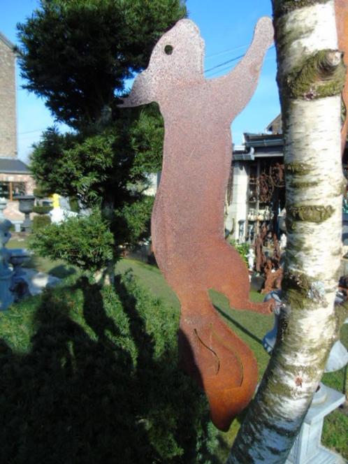 roestige smeedijzeren eekhoorn op bord groot model..., Tuin en Terras, Tuinwanddecoratie, Nieuw, Ophalen