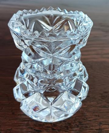 Antieke kaarshouder in pressed glass beschikbaar voor biedingen