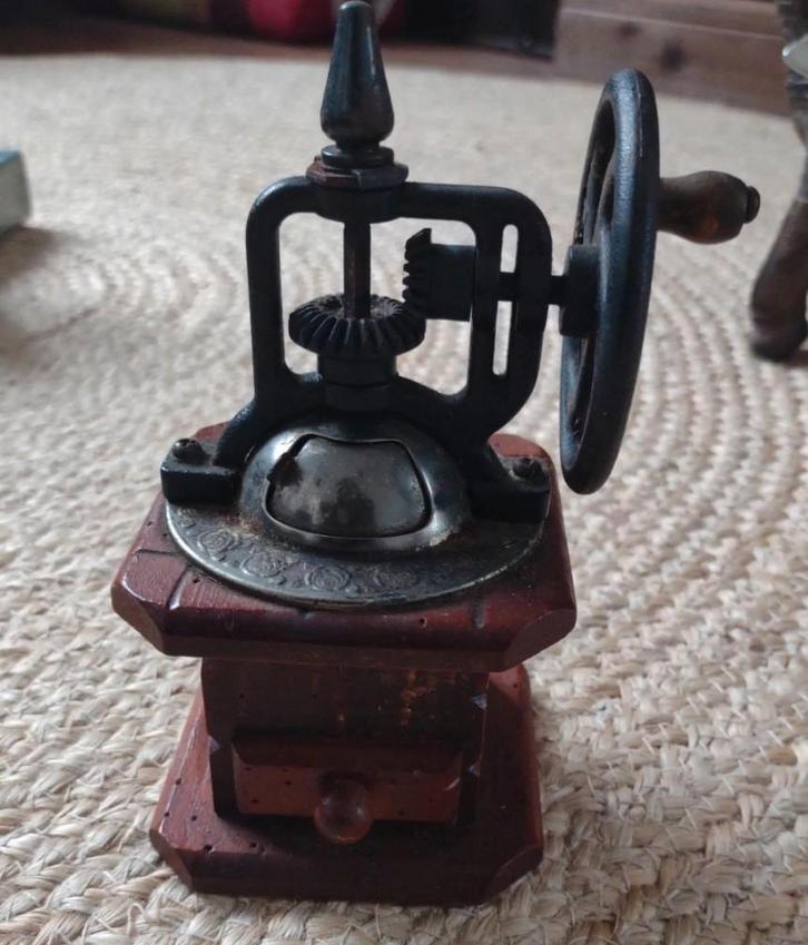 Moulin à poivre en bois ancien, Antiquités & Art, Antiquités | Ustensiles de cuisine, Enlèvement ou Envoi