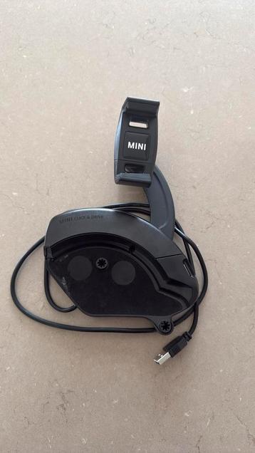 Mini F56 Universele Click & Drive Smartphone-Houder beschikbaar voor biedingen
